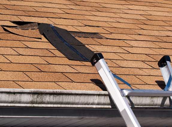 Professional residential roofing installation in Lindenwood Park, MO